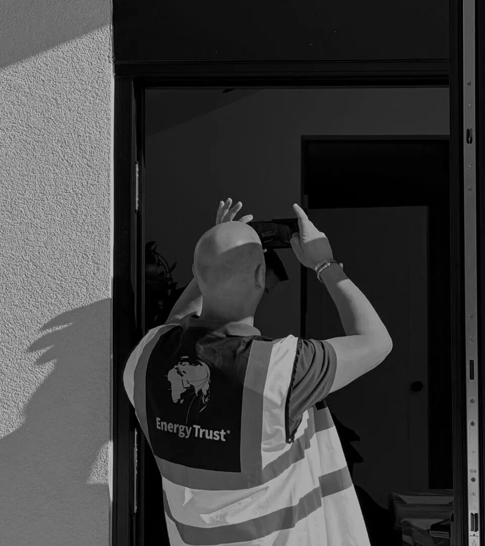 Domestic Energy Assessor Best Practices: DEA Taking Picture